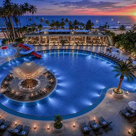 World Star & Hotel 5*